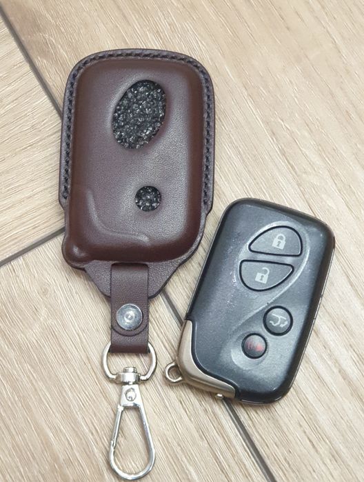Чехол для ключа Lexus.