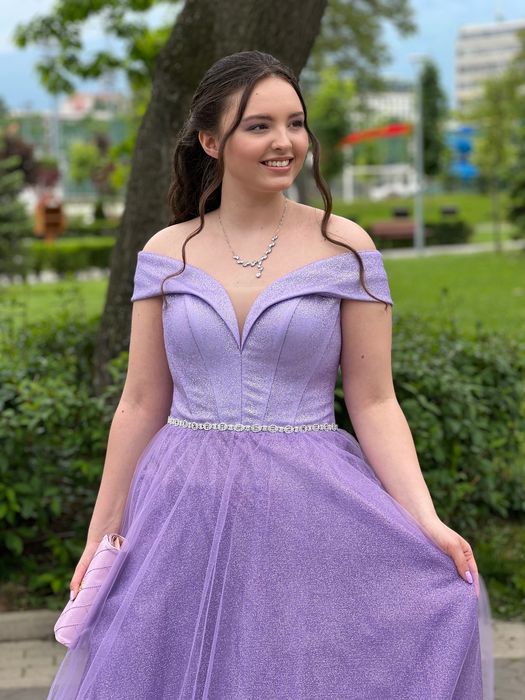 Продавам ЛИЛАВА БАЛНА РОКЛЯ с корсет