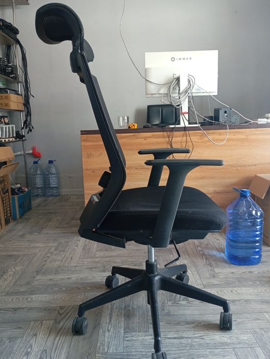Kreslo ergonomik ofis kreslosi sotiladi zor holatda koʻp iwlaman