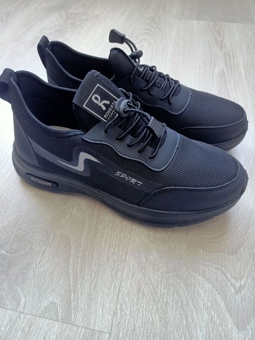 Новые кроссовки..