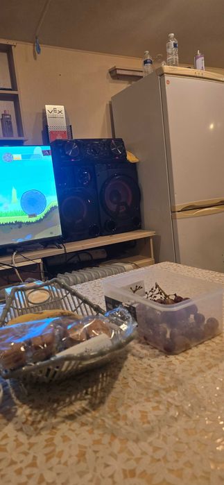 Lg 2 750 Във отлично састояние  с Блутут