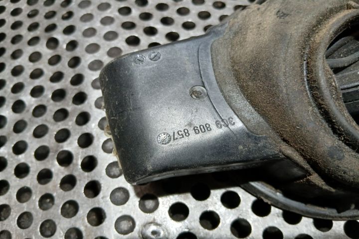 Usita rezervor 3C9809857 3C9809857 Volkswagen VW Passat B6