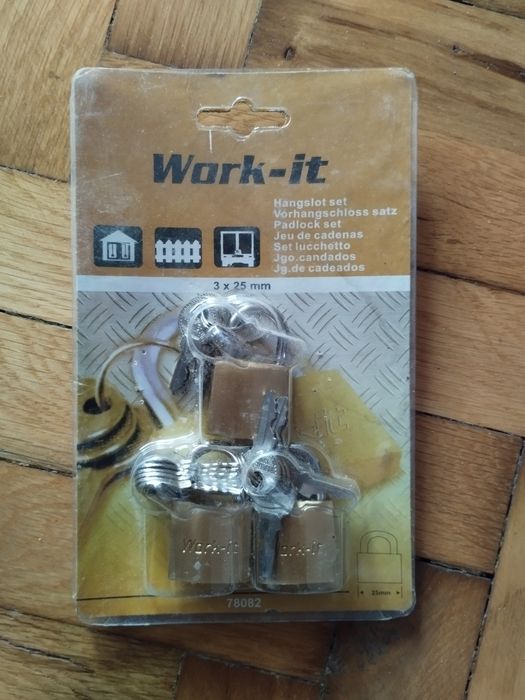 Set de 3 lacăte cu cheie de 25 mm