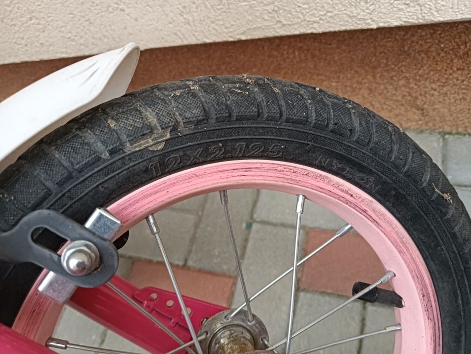 Vând bicicleta pentru copii roz