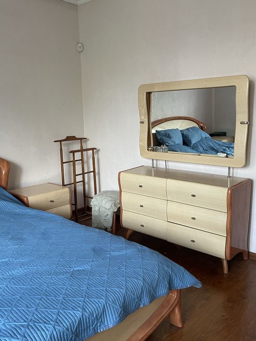 Срочно продам спальный гарнитур