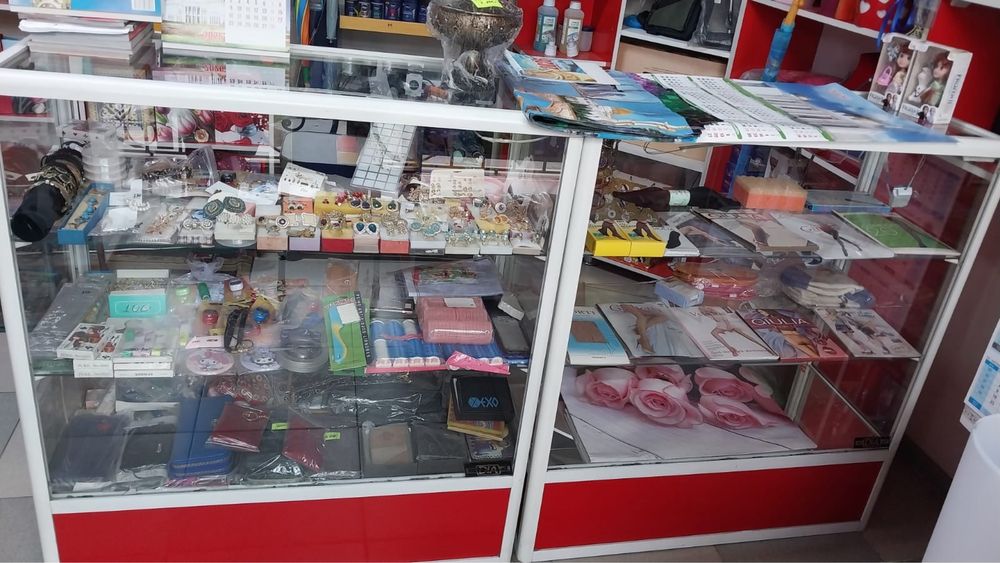 Полки, витрины, шкафы