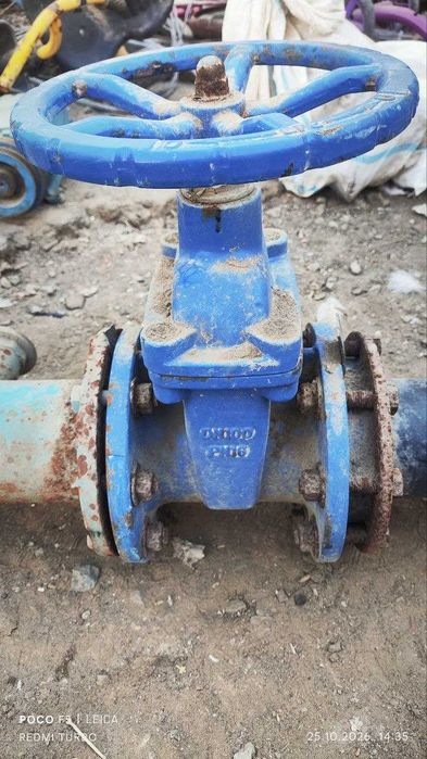 Задвижка DN100 PN16 б/у Чугунная фланцевая с ручным управлением