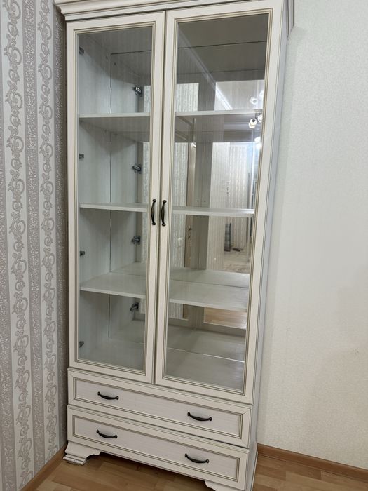 Витрина для гостиной