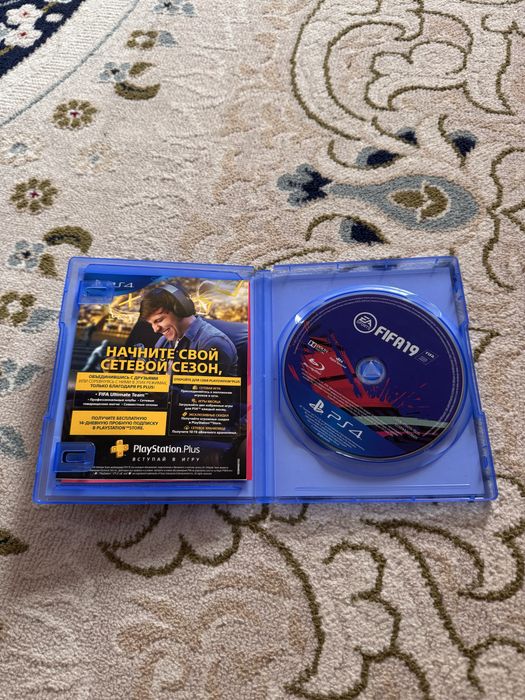 Продам Новые джойстики и Диск для PS4
