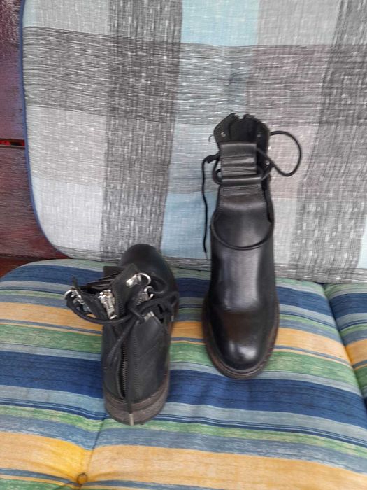 Botine decupate Diesel marimea 40, piele