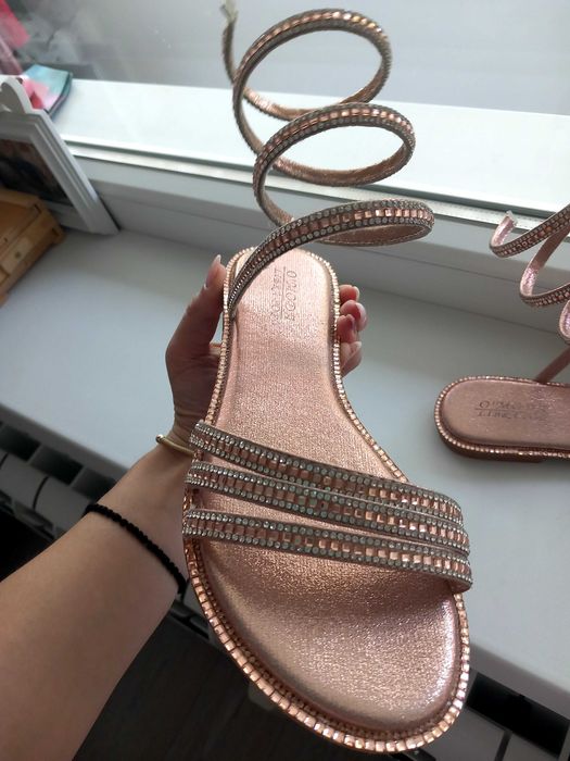 Sandale pe picior 39