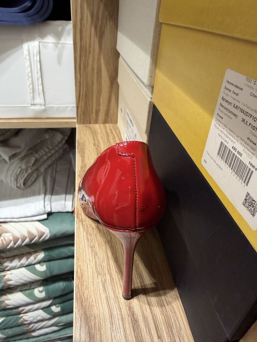 Красные туфли Jimmy Choo