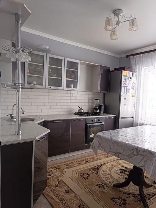 Продается дом 10 комнат 240 м