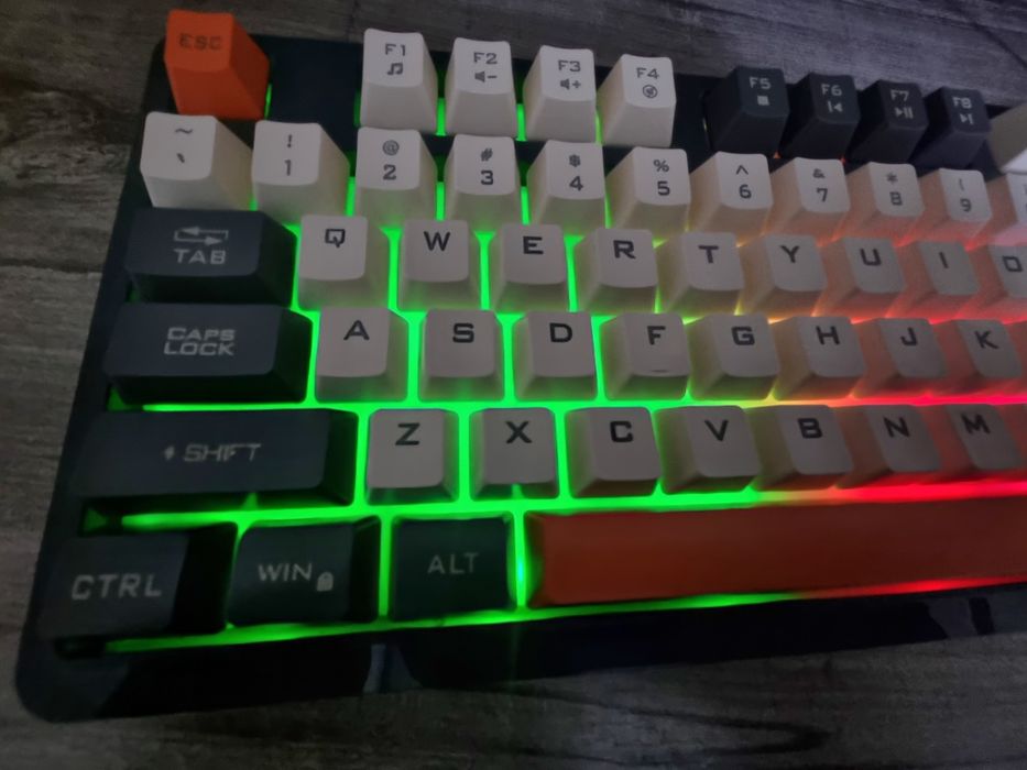 Клавиатура абсолютно новая !