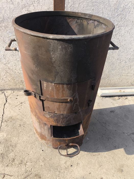 Продам печь под казан ,и мангал.