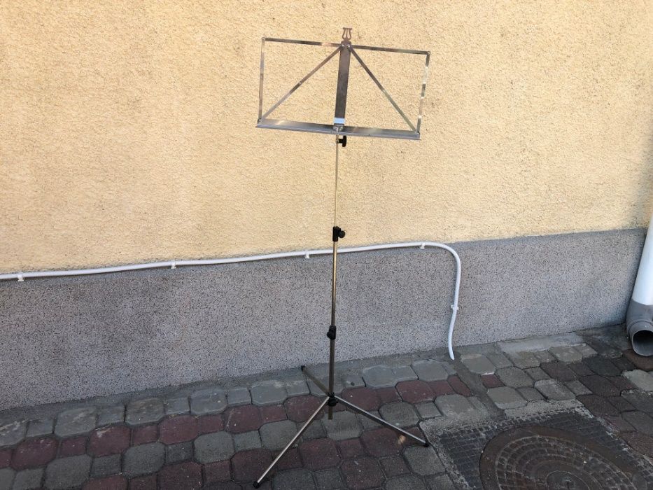 Suport metalic pliabil pentru partituri