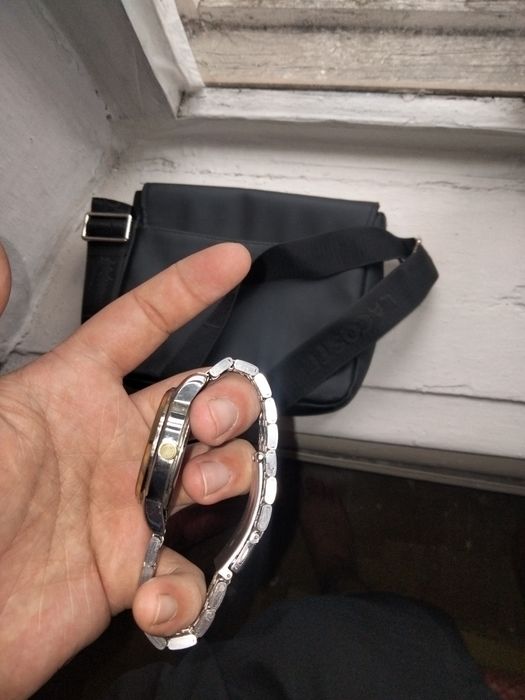 Продам часы под ремонт