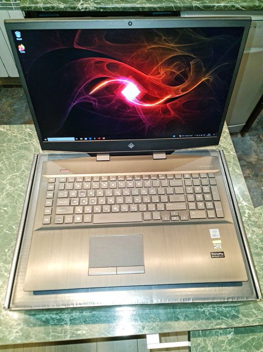 HP OMEN 17 ( 17-CB1001NU ) RTX 2080 SUPER, 32GB RAM, i7-10750H 5 GHz