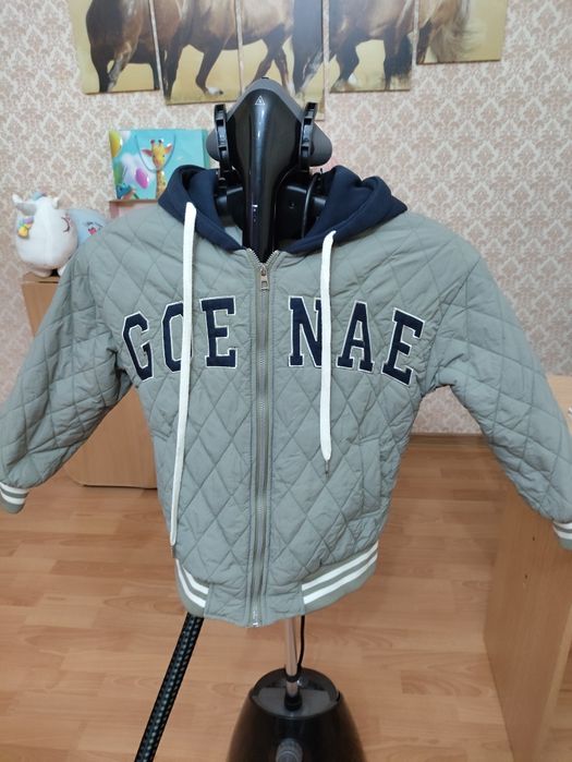 Продам бомбер на мальчика