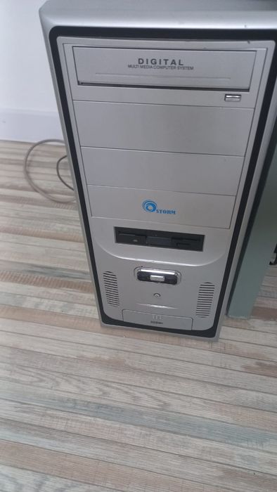 Продам комп на базе Celeron в комплект