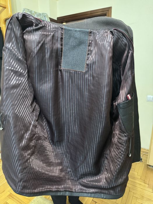 Продам кожанную куртку. Оригинал. Не китай.