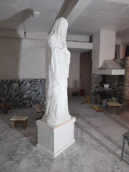 Статуя продается