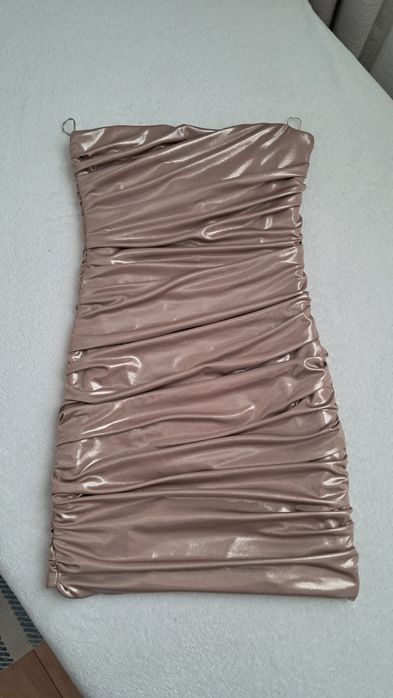 Rochie Zara aurie strapless mini XS – bodycon, efect satinat, party