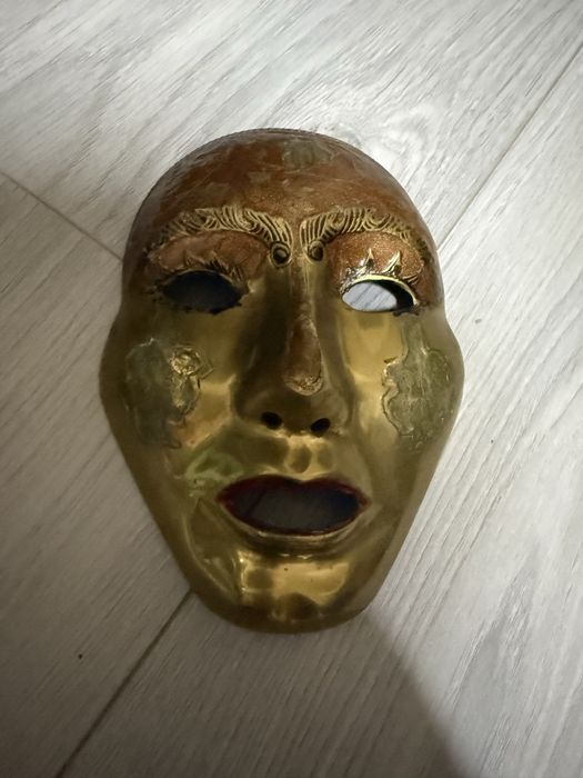 Месингова маска за стена