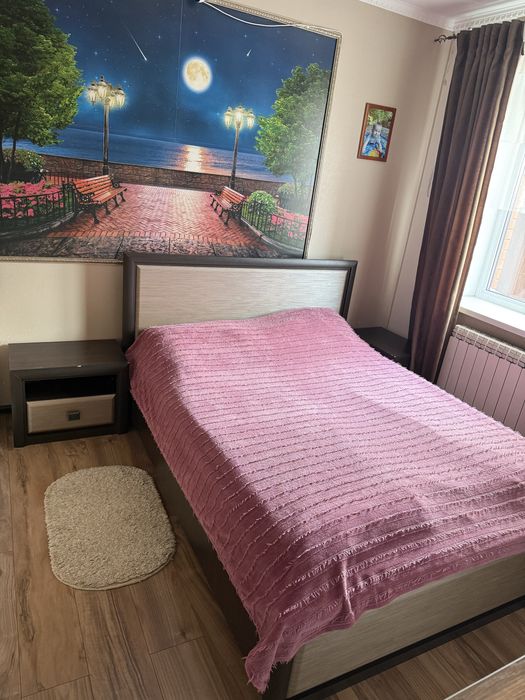 Продам кровать с тумбочками