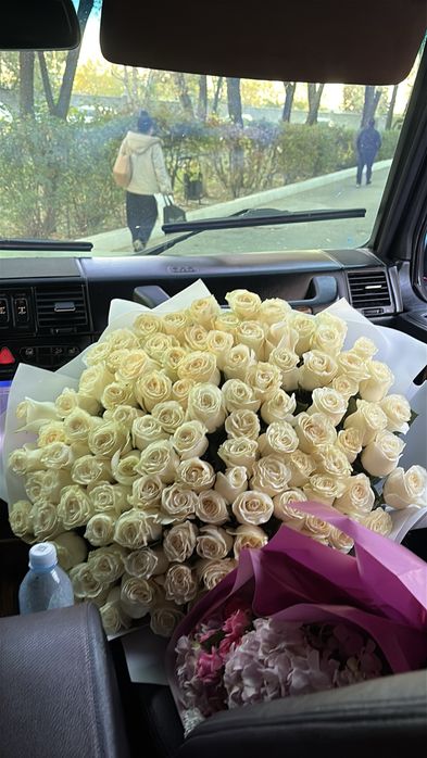 Продам шикарный букет из белых роз