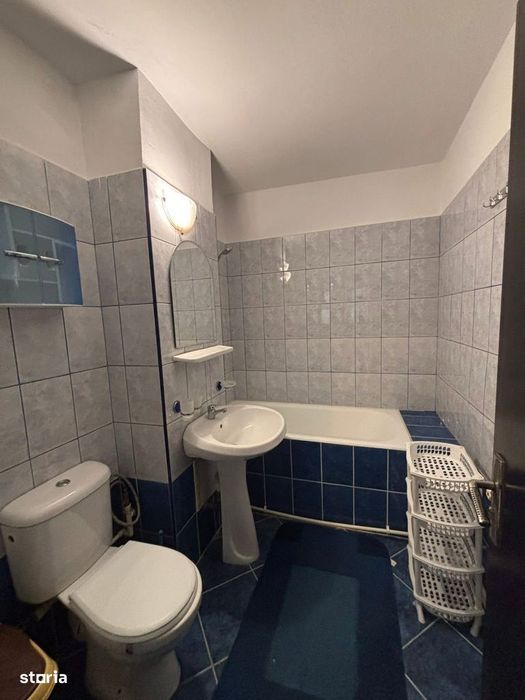 De vanzare  2 camere și balcon, mobilat și utilat, zona centrala