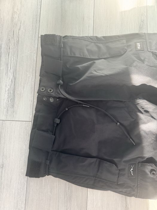 Pantaloni Ski / Snowboard Dope Snow Negri Cargo - Ca noi (purtați 5 zile)