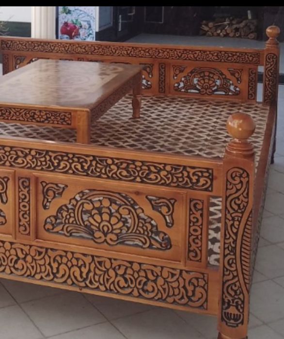 Топчан из ореха новый