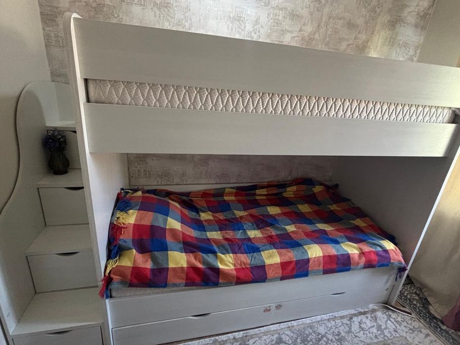Детская двухъярусная кровать