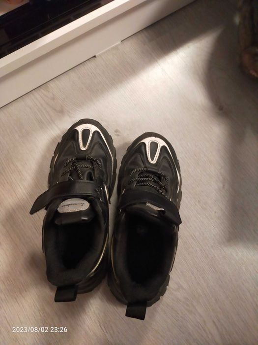 Кроссовки размер 33-34