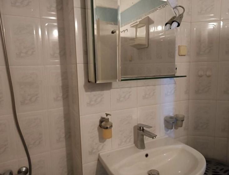 Дава се под наем Тристаен апартамент в София, Център - 85 кв.м за 766 € - Снимка #6