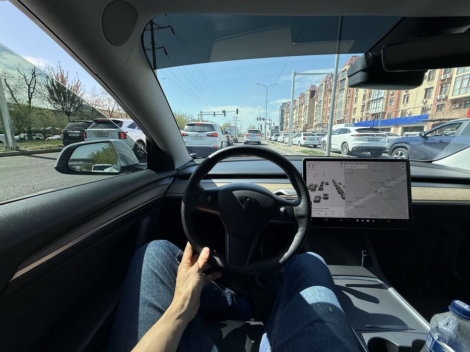 Продам Тесла 3 почти новая