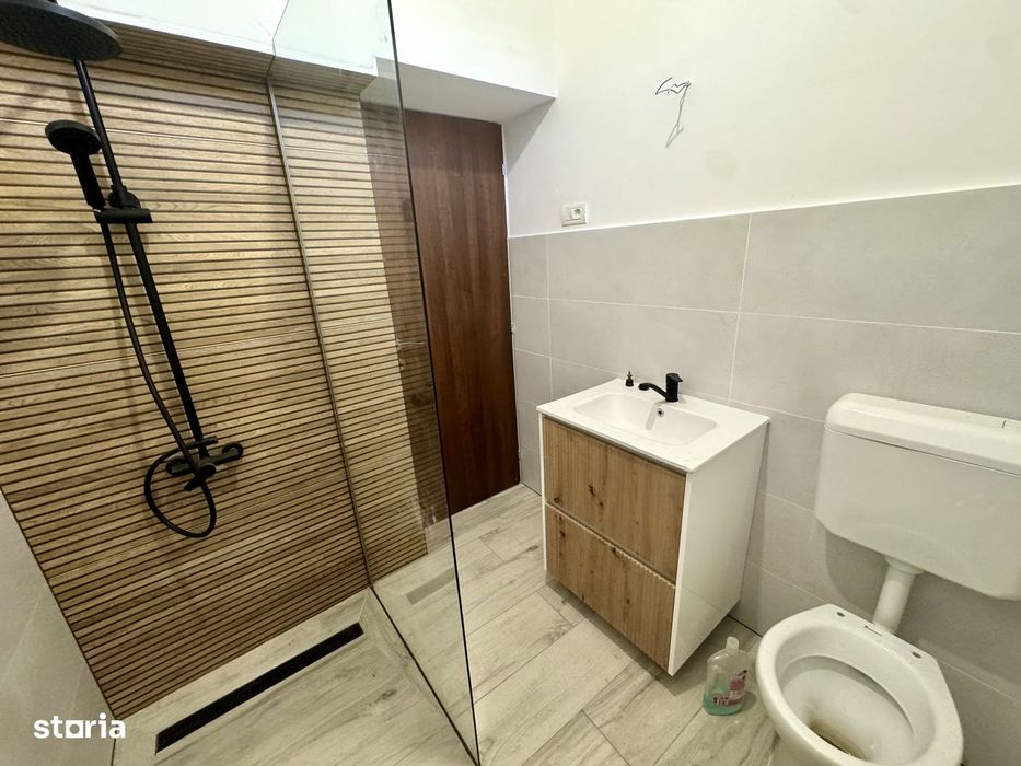 Vand apartament 2 camere, renovat, central-Turnul de Apa