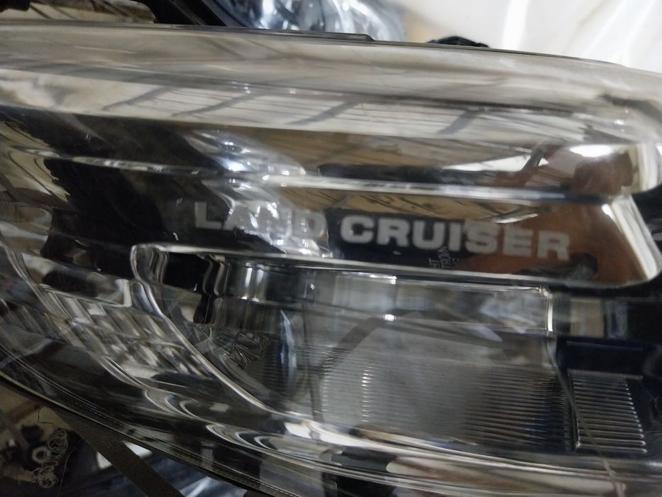 Десен фар Toyota Land Cruiser  J150