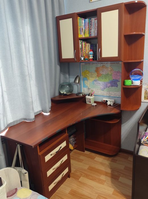 Срочно стол для ПК с шкафчиками