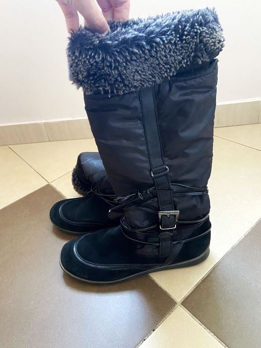 Черни ватирани ботуши