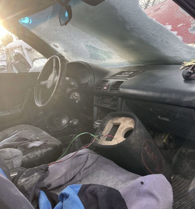 Продам мазда 323(слепая)