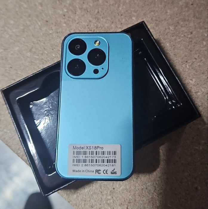 Мобилен телефон с две сим карти