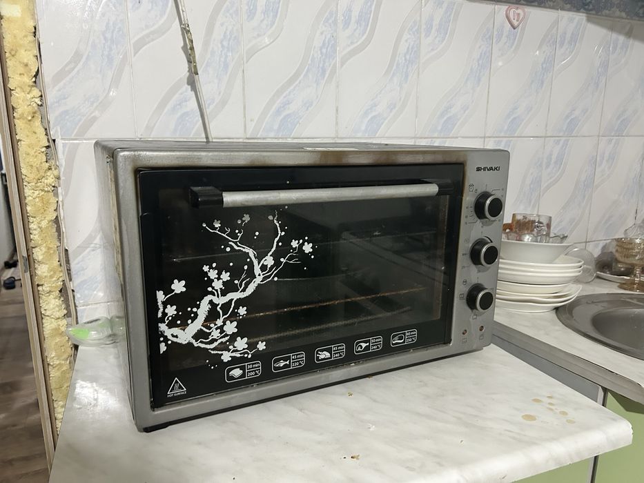 Кухонный гарнитур и духовка