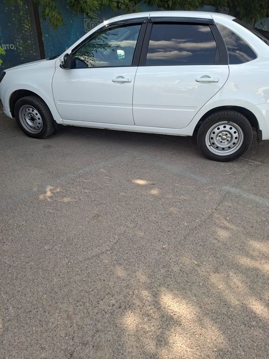 Машина Lada Granta