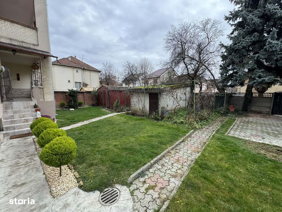 Apartament in asociatie 3 camere + garaj , zona Piata Mica
