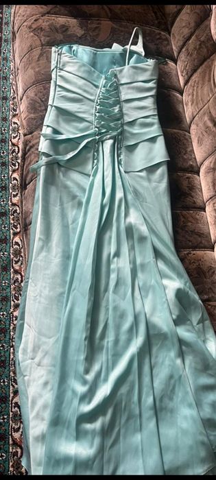 Платье б/у, лёгкие, красивые