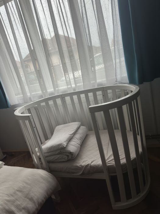 SE VINDE  Patut bebelusi , oval