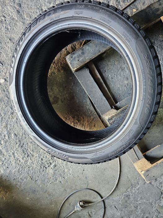 2 anvelope iarna 225 45 18 Pirelli Sottozero3 Runflat