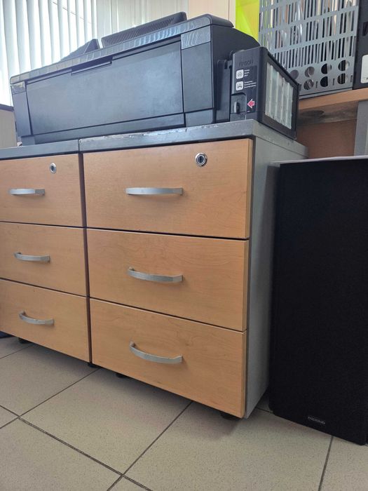 Офисная мебель, столы, шкафы